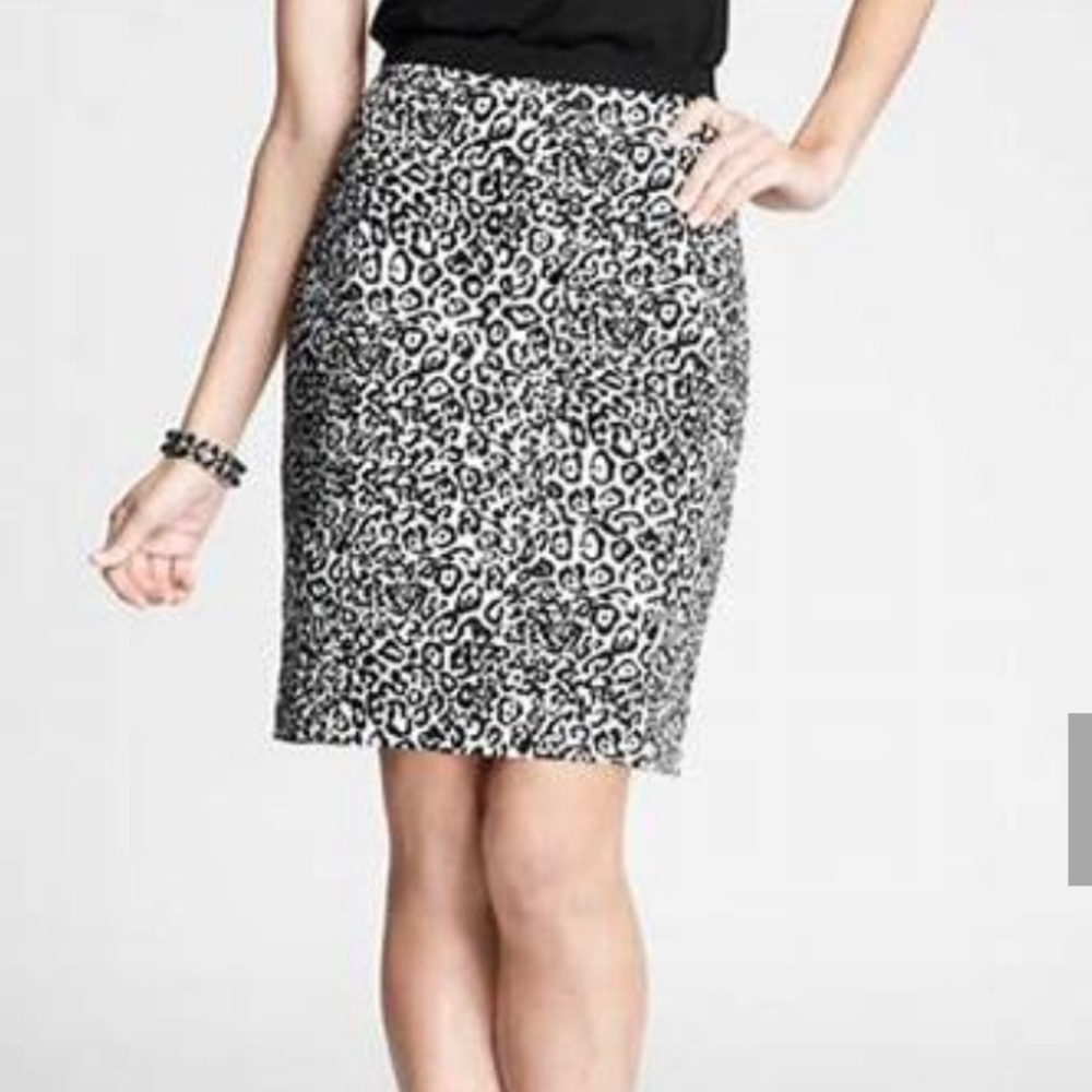 Ann Taylor leopard print pencil skirt 8 P‎